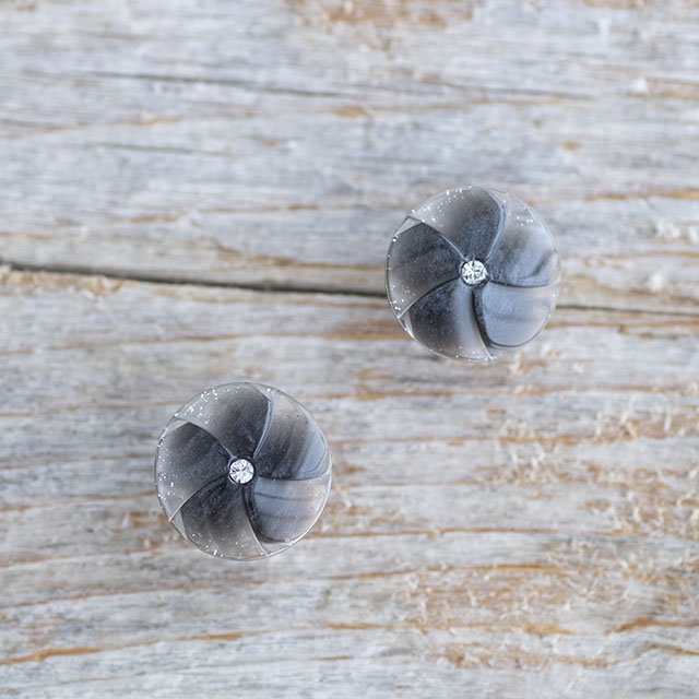 【クリスタルフラワーボタン】 ＃BT267 1穴  13mm C/#09ブラック