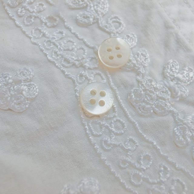 【丸型(定番)】白蝶貝ボタン#00100 4穴9mm