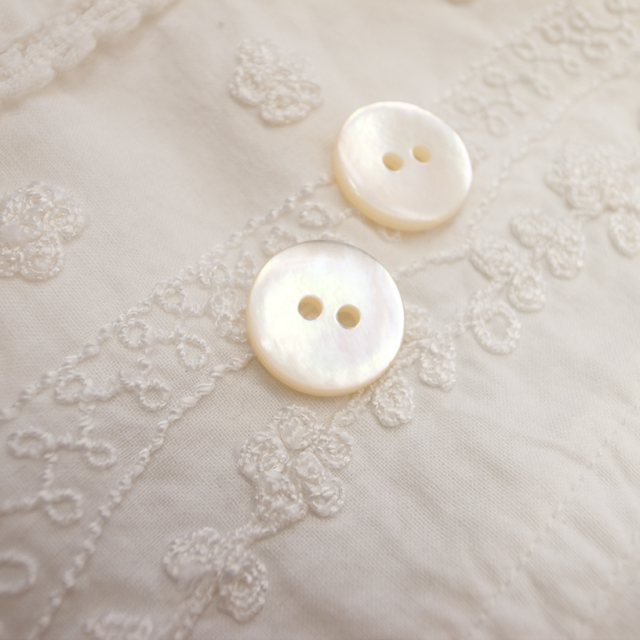 【丸型(定番)】白蝶貝 貝ボタン#00150 2穴 15mm