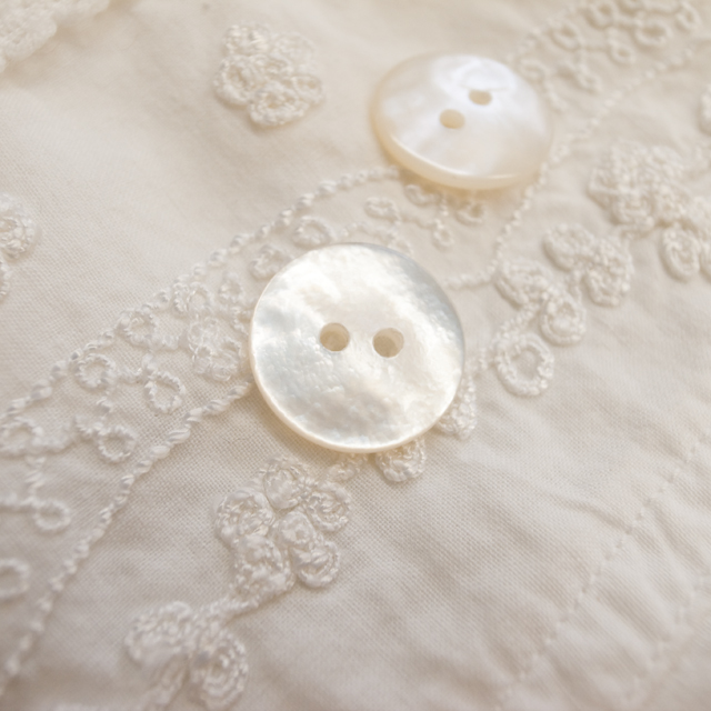 【丸型(定番)】白蝶貝 貝ボタン#00150 2穴 18mm