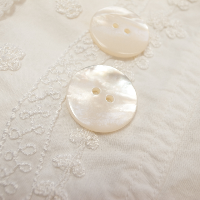 【丸型(定番)】白蝶貝 貝ボタン#00150 2穴 23mm