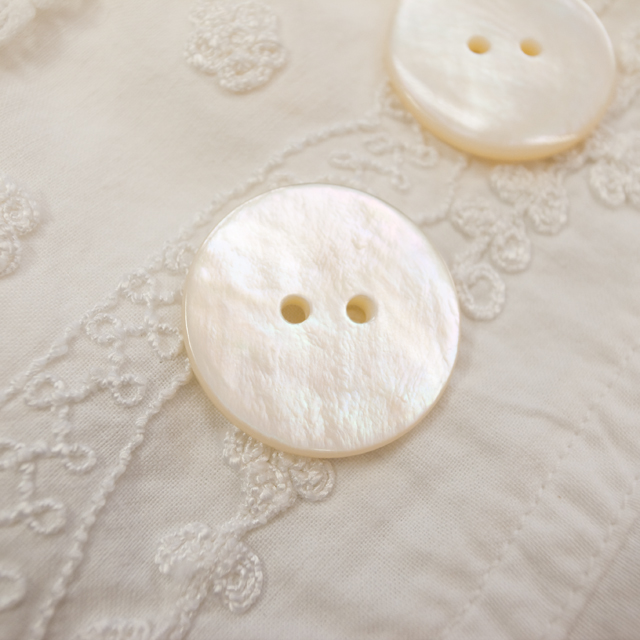 【丸型(定番)】白蝶貝 貝ボタン#00150 2穴 25mm