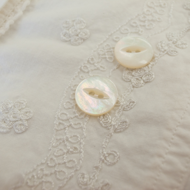 【丸型(デザイン キャッツアイ)】白蝶貝ボタン#bt037 2穴15mm