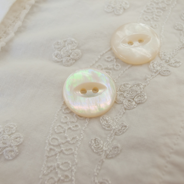【丸型(デザイン キャッツアイ)】白蝶貝ボタン#bt037 2穴20mm