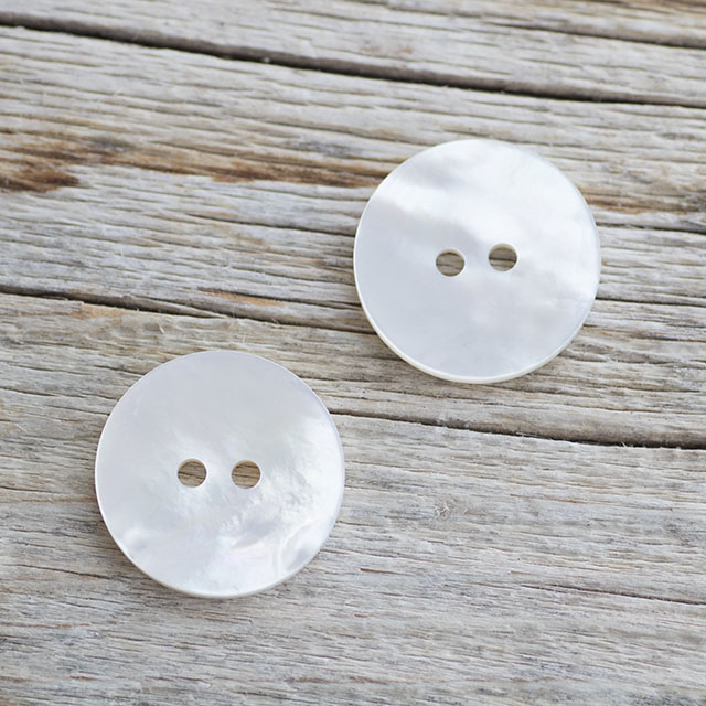 白蝶貝ボタン　00104