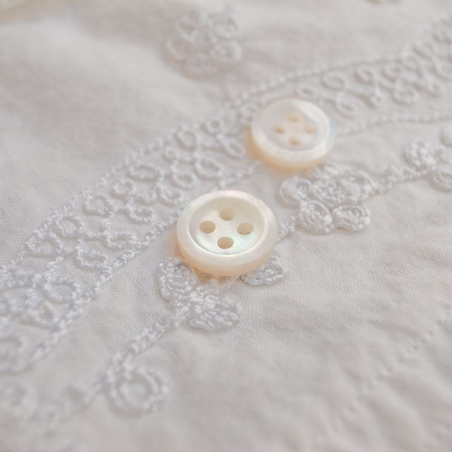 【丸型(定番 シンプルデザイン)】白蝶貝ボタン#bt137 4穴11.5mm