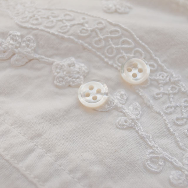【丸型(定番 シンプルデザイン)】白蝶貝ボタン#bt137 4穴9mm