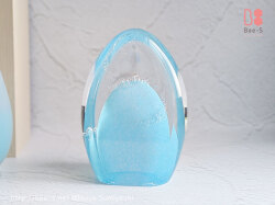 水色のガラスの位牌、赤ちゃんの水子供養から、大人の方の手元供養まできれいなお位牌