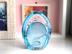 ガラス仏具店Bee-Sのモダンガラス位牌「スカイブルー泡入り」（丸型の水色ガラス位牌）