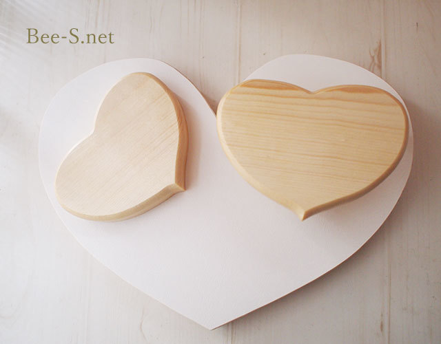 ハートの木の台 ピンク