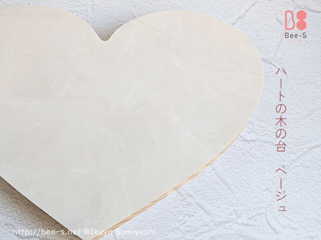 かわいいお仏壇　赤ちゃん用子ども用に作ったハートの木の台は愛おしさを空に届ける架け橋です