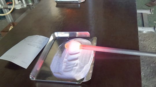 ガラス工房　仏具　制作風景