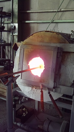 ガラス工房　仏具　制作風景