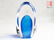 ガラスの位牌、大き目サイズのかっこいいいブルーのお位牌です、泡入りでブルーが幻想的です