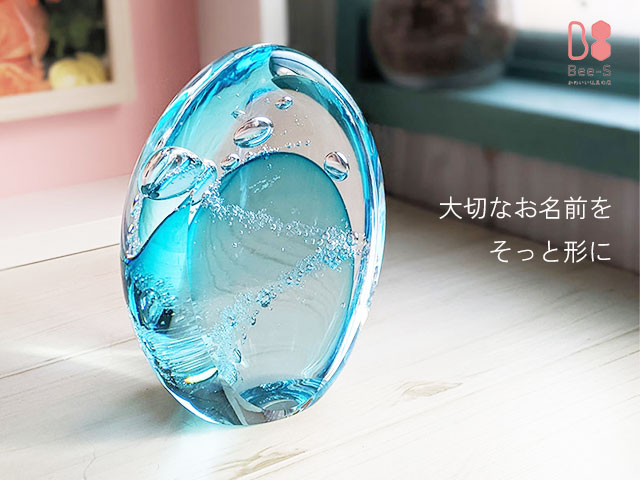 綺麗なガラスのお位牌　透明感のあるブルーがとってもかわいい　クリスタル位牌　赤ちゃん位牌　手元供養位牌