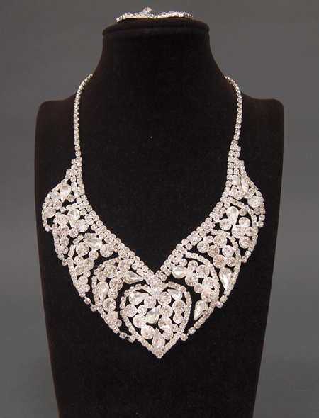 ベリーダンス衣装】赤x黒のダマスク柄がアクセント！ドラマティックな