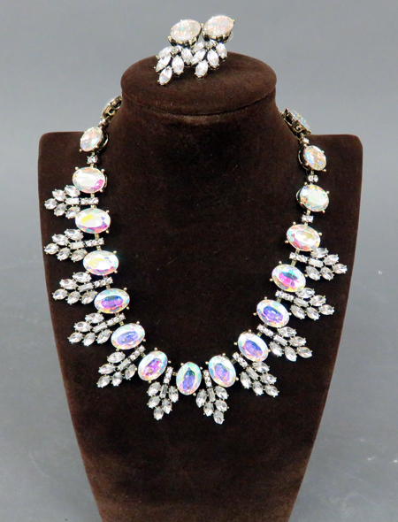 ベリーダンス衣装】ターコイズグリーンにゴージャスな装飾が映える