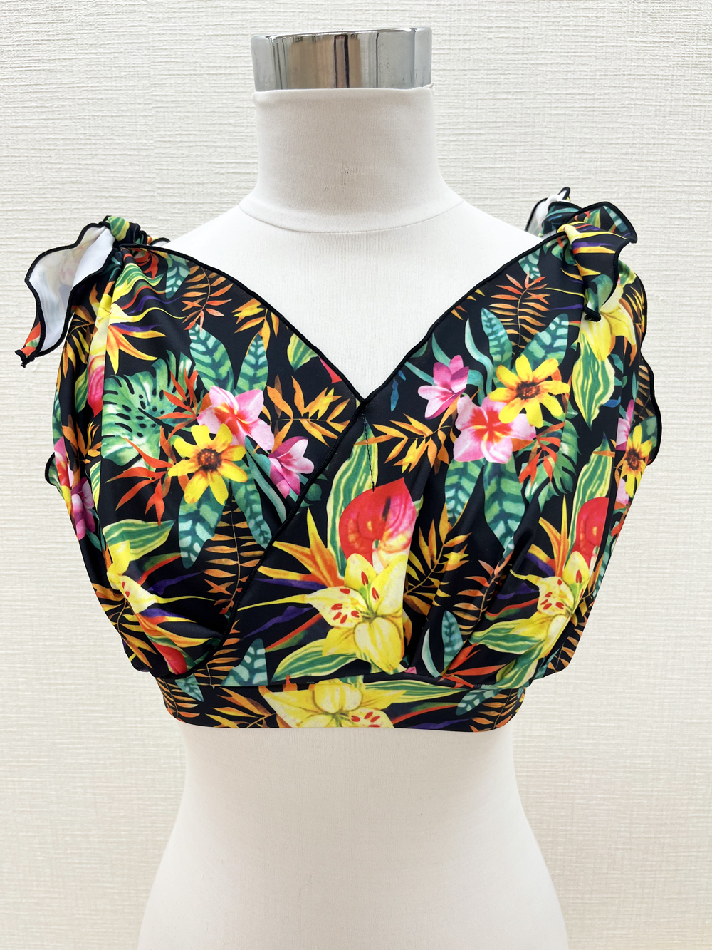 トロピカル柄が派手！肩のリボンがキュートなベリーダンス トップス【ベリーダンス衣装/レッスン着】