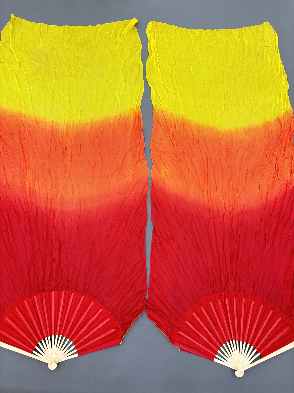 【赤-オレンジ-黄色】グラデーションが素敵！いくつでも欲しい、シルクファンベール！両手用、左右2本ペア！ベリーダンスショーでも大活躍♪【ベリーダンス/ステージグッズ】