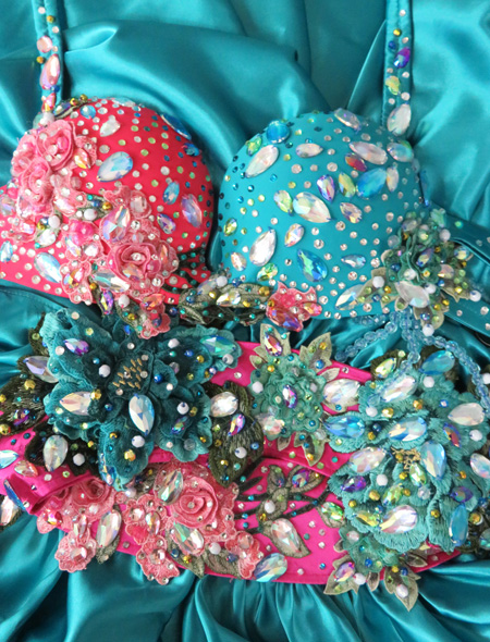 エメラルドグリーン衣装