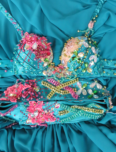 エメラルドグリーン衣装