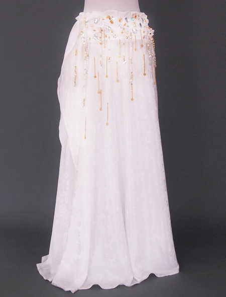 純白でエレガントなデザイン！高級感が魅力的なベリーダンス