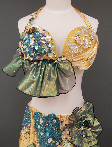 みも59　ベリーダンス ゴールド⭐️衣装　美品 ベリーダンス衣装】高級感溢れるゴールド！スカートの花モチーフ