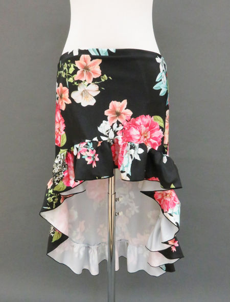 黒生地に花柄の組み合わせがオシャレ！美脚効果抜群なフィッシュテールタイプのベリーダンスヒップスカーフ【ベリーダンス衣装／レッスン着】