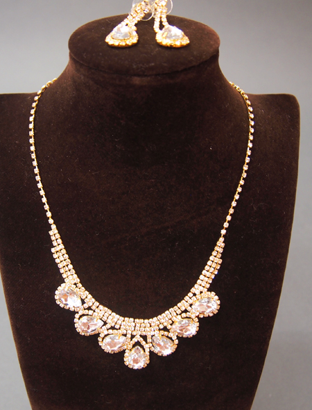 首周りが豪華に輝く！ゴールド　アクセサリー1　ミラーナベリーダンス衣装