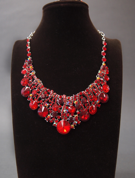 ネックレス＆イヤリングのセット】まるでガーネット！キラキラ赤色が