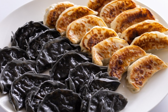 あてま白黒餃子