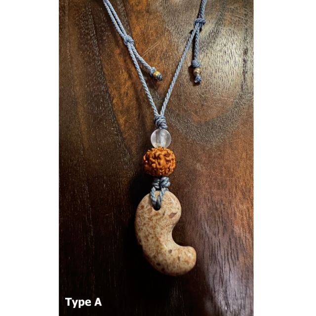 勾玉ペンダントAのアップ