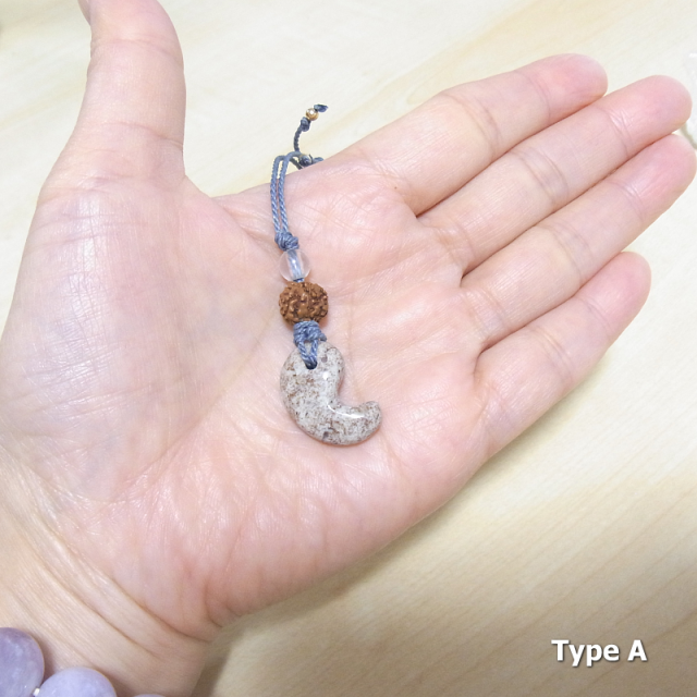 勾玉ペンダントA