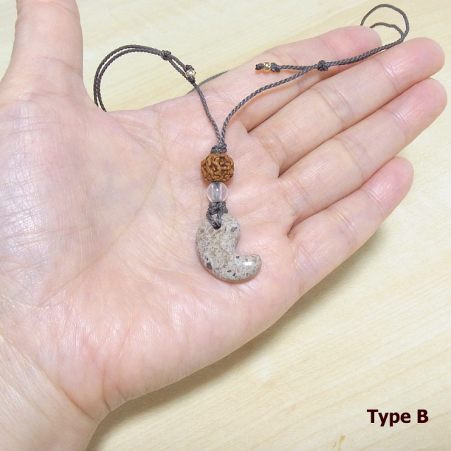 勾玉ペンダントB