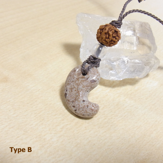 勾玉ペンダントB