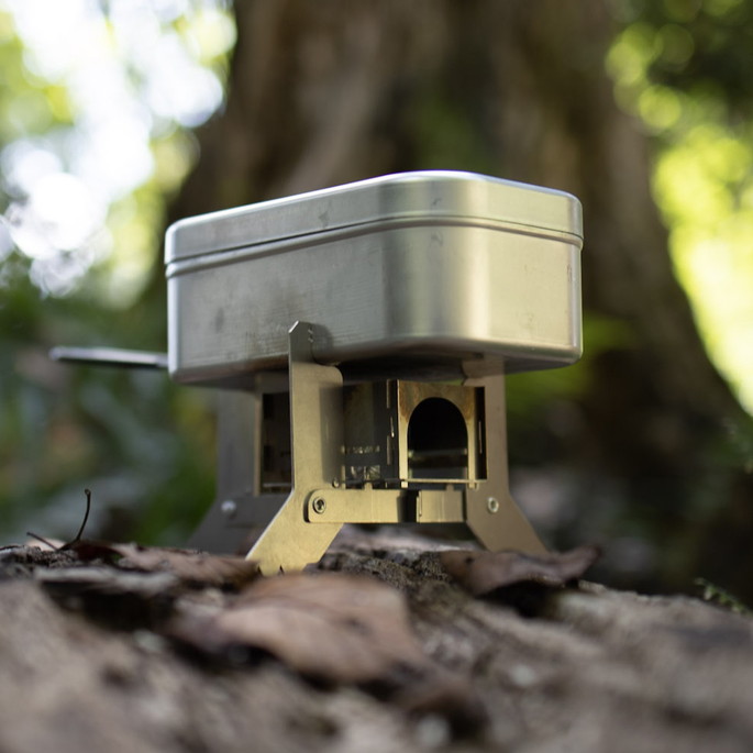 ストーブ M8 STOVE オズオプス OZOPS メスティン専用ストーブ メスティンクッカー 組立式 キャンプ アウトドア 調理器具 バーベキュー ソロキャン 外ご飯 メスティン 固形燃料 トランギア 国産 八王子 ガレージブランド