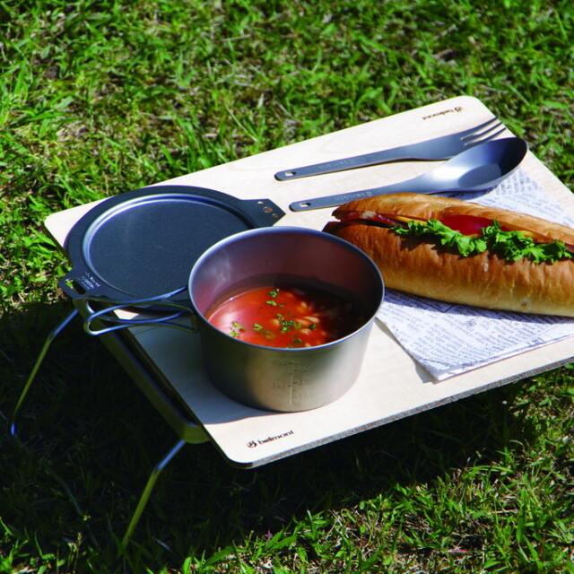 ソロテーブル ソロキャンプを広いテーブルで楽しみたい”を実現させる 1分で組立可能