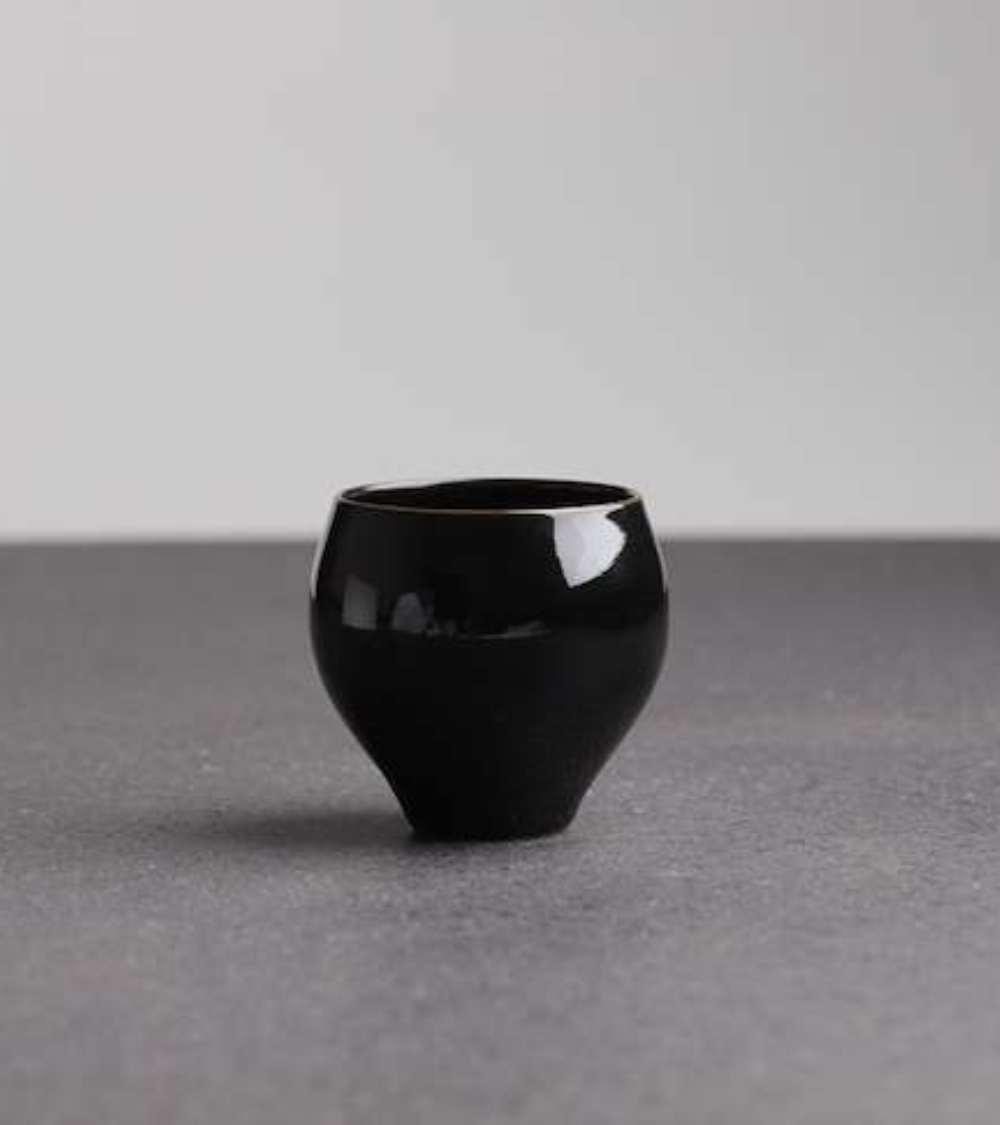 酎呑み 黒釉