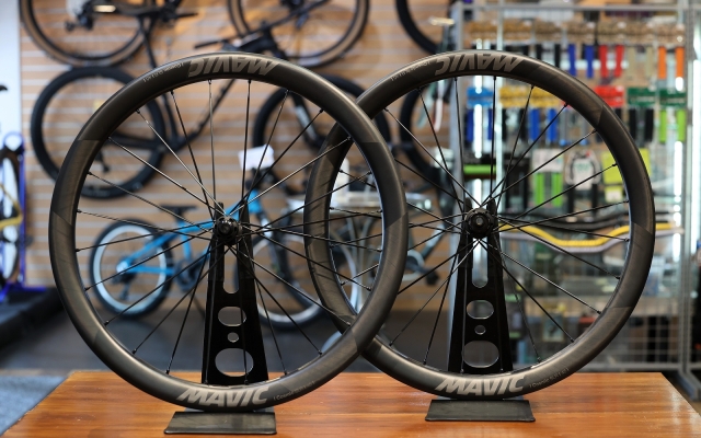 MAVIC マビック [ COSMIC SLR 45 DISC 23mm ] シマノHGフリーボディ