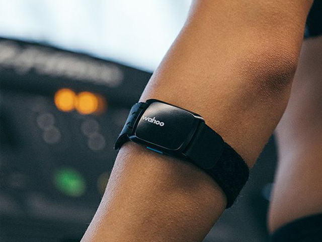 wahoo ワフー [ TICKR FIT ]【風魔横浜】 BIKE-ONLINE