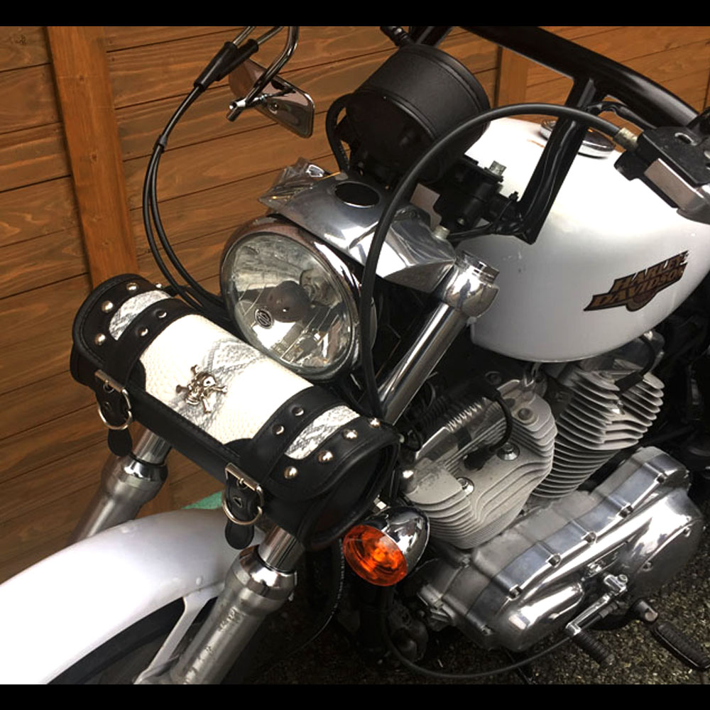 サドルバッグとバイクグッズのクロス | Xross