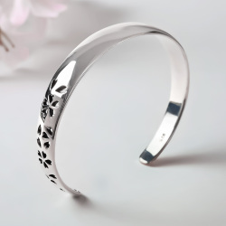 ワンサイド 桜 透かし彫り バングル メンズ ブレスレット サクラ 和柄 さくら 桜 [シルバーブレスレット]