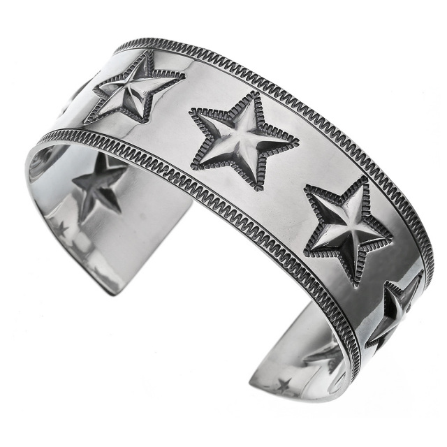 エンボススターバングル｜送料無料｜シルバーアクセサリー｜星｜平打ち 
