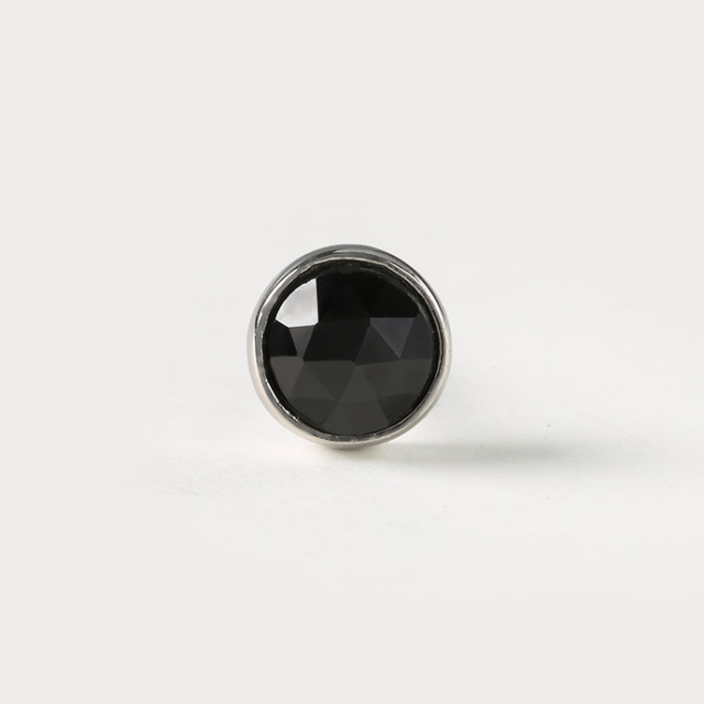 ラウンドカッティングオニキススタッドピアス｜シルバーピアス