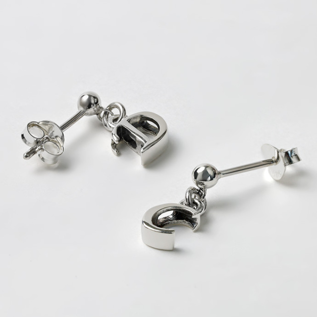 イニシャル ドロップ ピアス アルファベット シルバーアクセサリー
