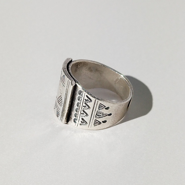 ライントライアングル シールド カレン シルバー リング メンズ 指輪