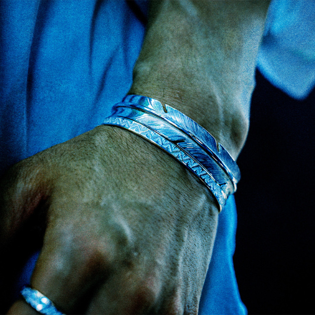 FLUI (フルイ) ブランド トライアングル スタンプワーク バングル