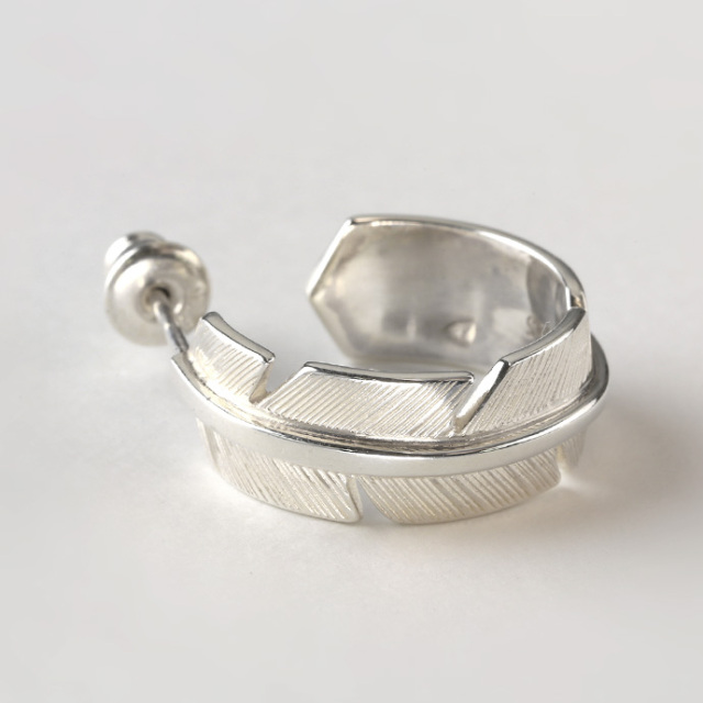 Wouters & Hendrix フェザー 羽根 モチーフ ピアス Wouters & Hendrix フェザー 羽根 モチーフ ピアス