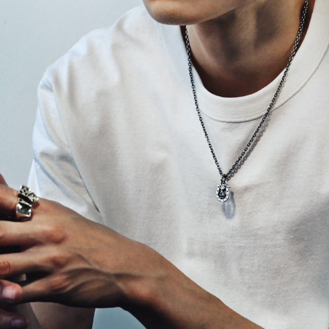 ブラッド⭐︎Gucho ★ダイス on ルシアーズ ホースシュー ペンダント DICE : HORSESHOE NECKLACE / ホースシューダイスネックレス