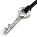 ジルコニア キースチール ペンダント ステンレス アクセサリー 鍵 [ステンレスペンダント]